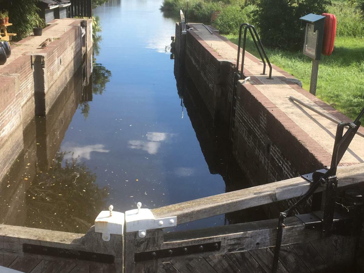 Het Pulletje Hotel Westzaan Bagian luar foto